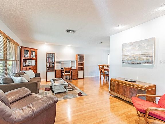 3rd image of 551 Fernshire Dr
