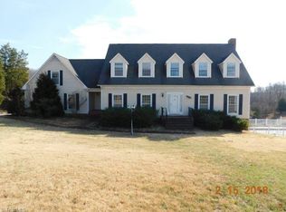 6711 Saferight Rd, Greensboro, NC 27406