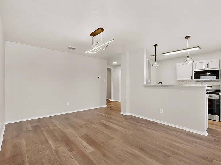 2614 Brighton Park — Photo 9