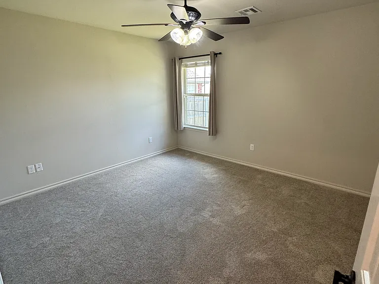 912 W Fargo St — Photo 31