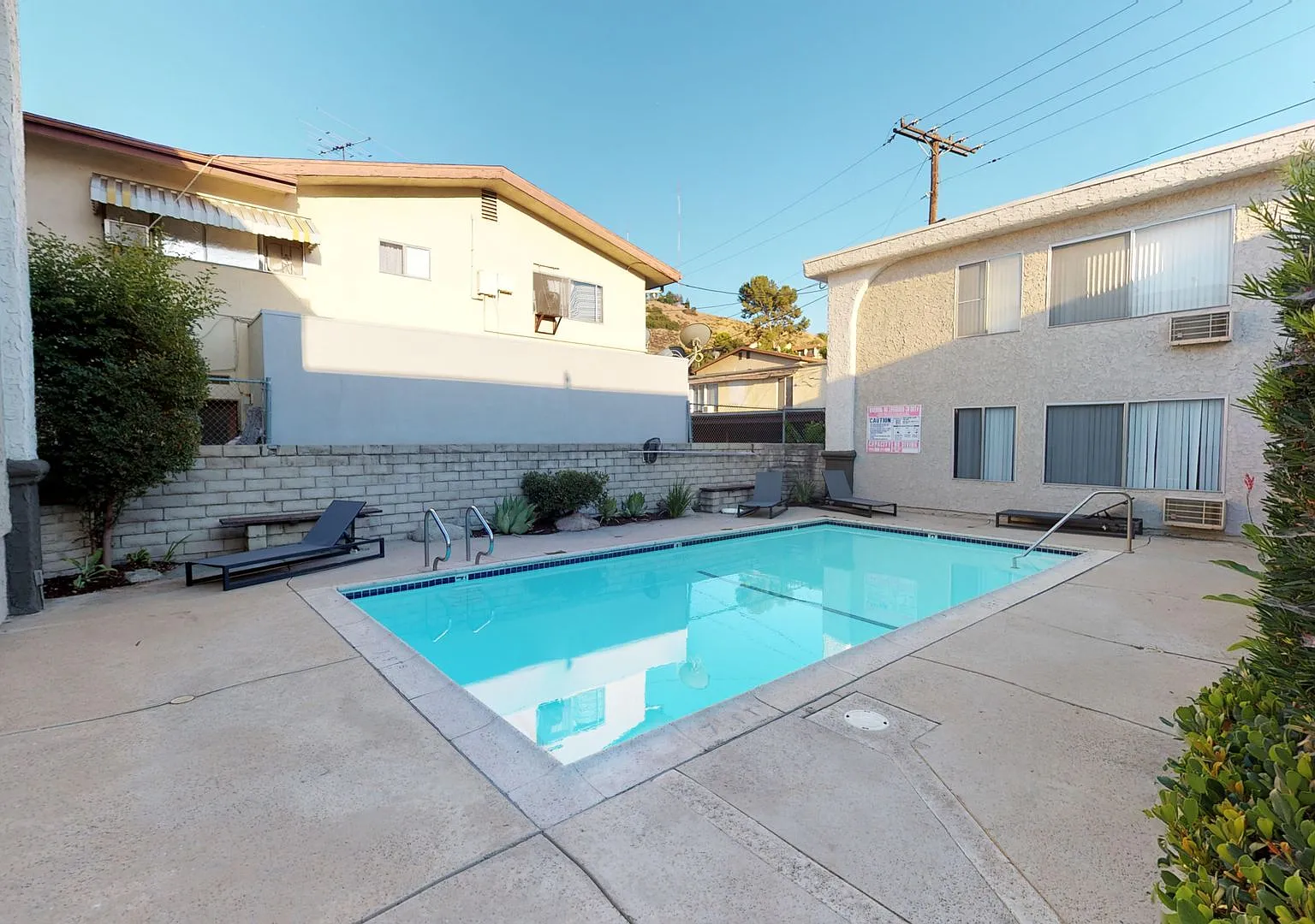 Rock Glen Villa...Gorgeous Newly Remodeled Apartments In Glendale Neighborhood! — Photo 3