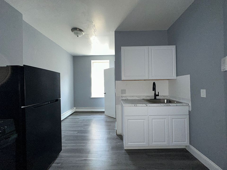 1st image of 519 25th St #8