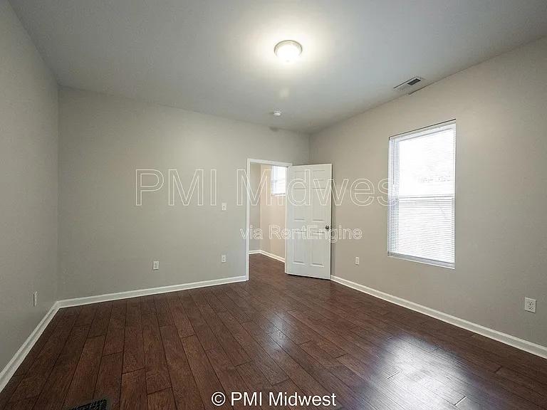 1439 S East St — Photo 25