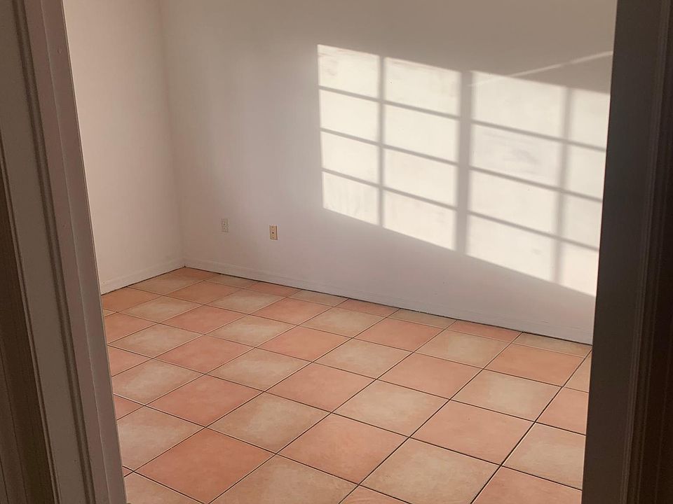 1st image of 18604 SW 100th Ave #18604