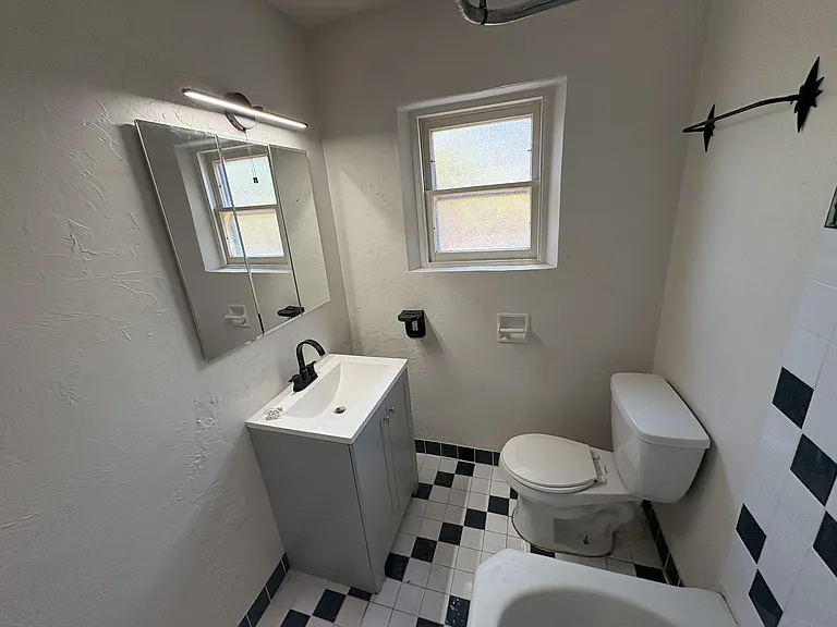 1317 N Dodge Blvd — Photo 22