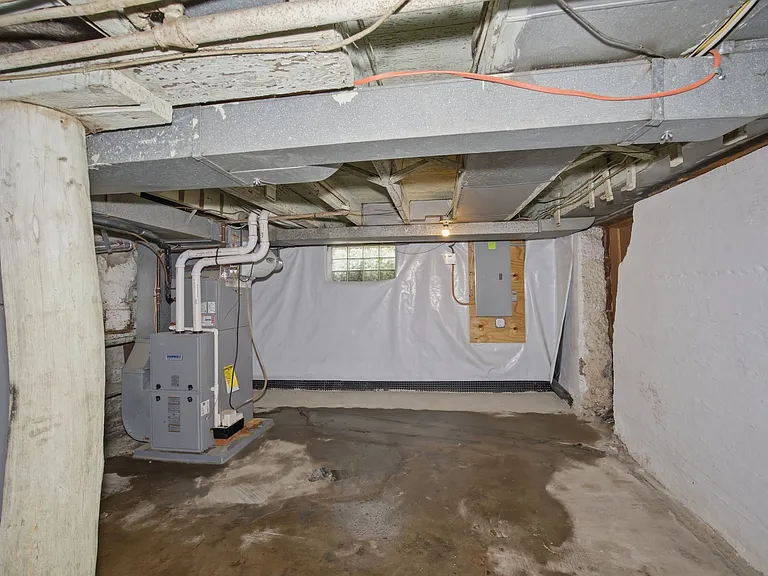 827 Hinnerman St — Photo 26