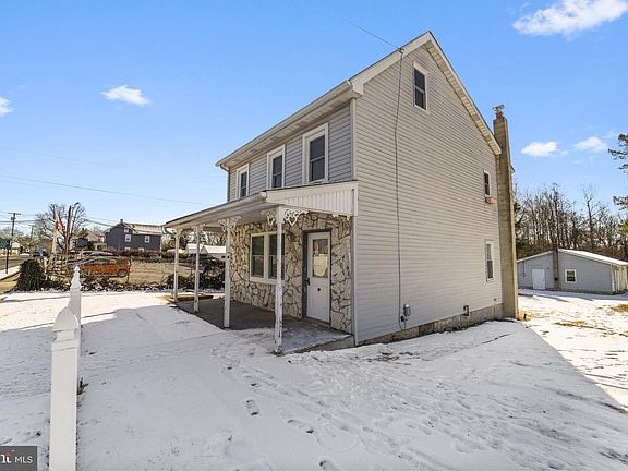 3rd image of 680 Main St