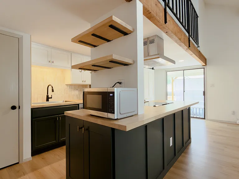 7004 Oak Meadow Cir #B — Photo 8