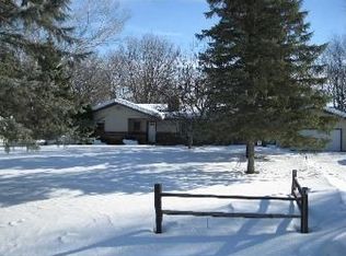 2536 Oakridge Dr SW, Rochester, MN 55902