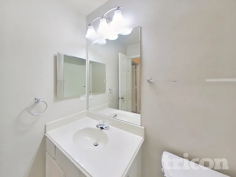 1915 Pin Oak Ln — Photo 11