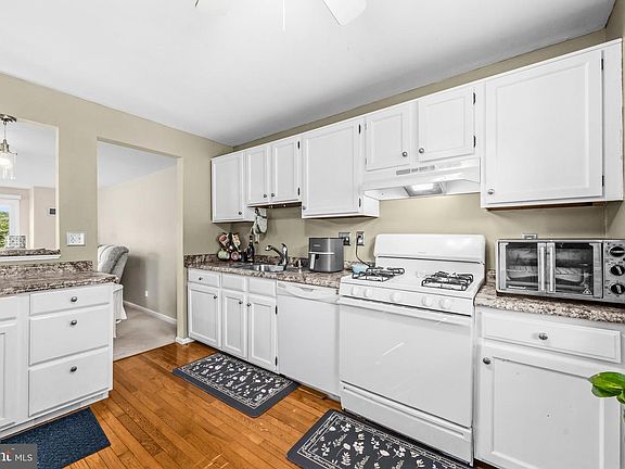 5th image of 7556 Blanford Ct