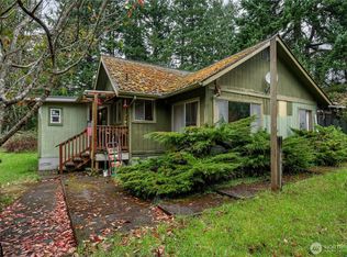 402 E Madrona Boulevard NW, Lakebay, WA