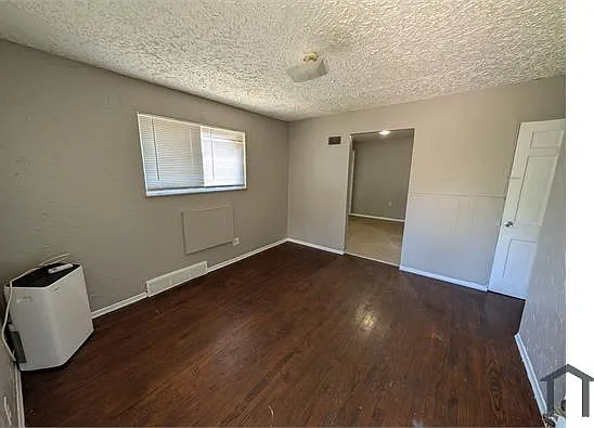 2 bed, 890 sqft, $1,000 — Photo 2