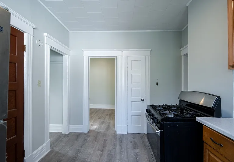11 King Ave #2 — Photo 2