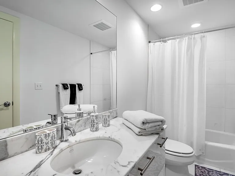 3001 Oasis Grand Blvd — Photo 22