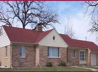 870 Munhall Ave, Saint Charles, IL 60174