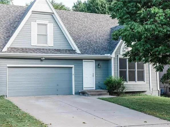 12435 S Parker Ter, Olathe, KS 66061