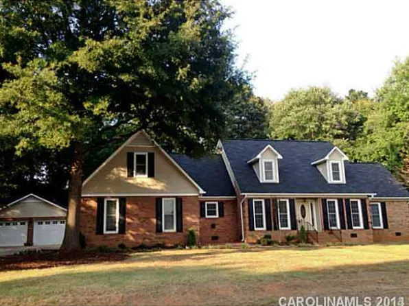 101 Oak Hill Dr, Huntersville, NC 28078