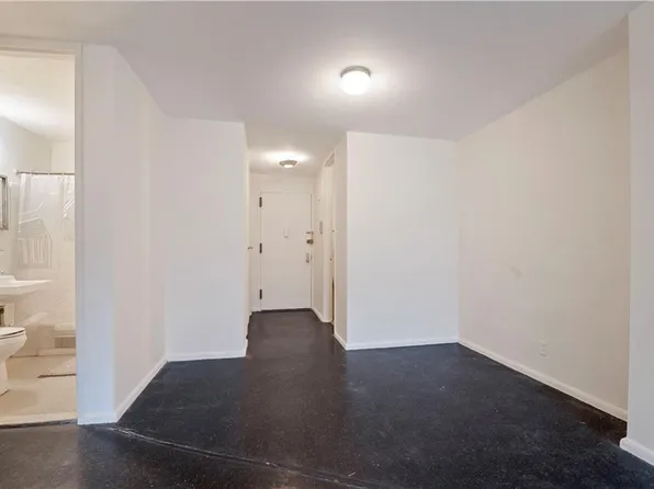 185 Hall Street 614 image 3 of 8