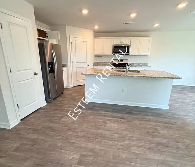 135 Palm Dr — Photo 4