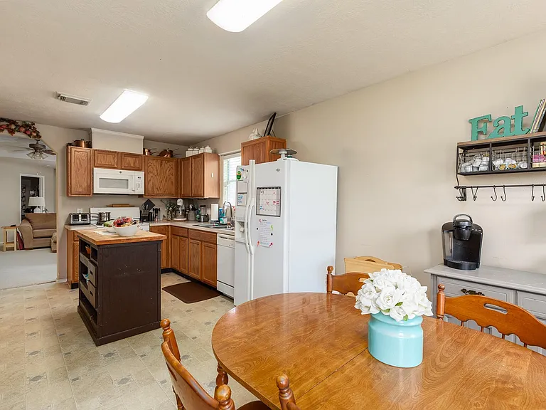24027 Kingbriar Dr — Photo 7