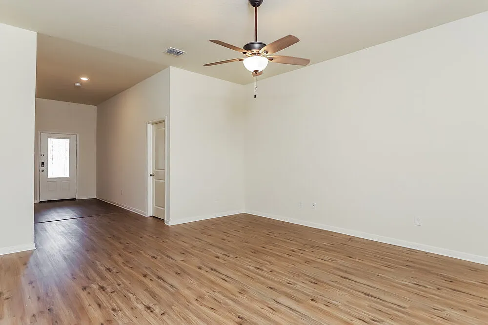 3 bed, 2.0 bath, 1541 sqft, $1,915 — Photo 4