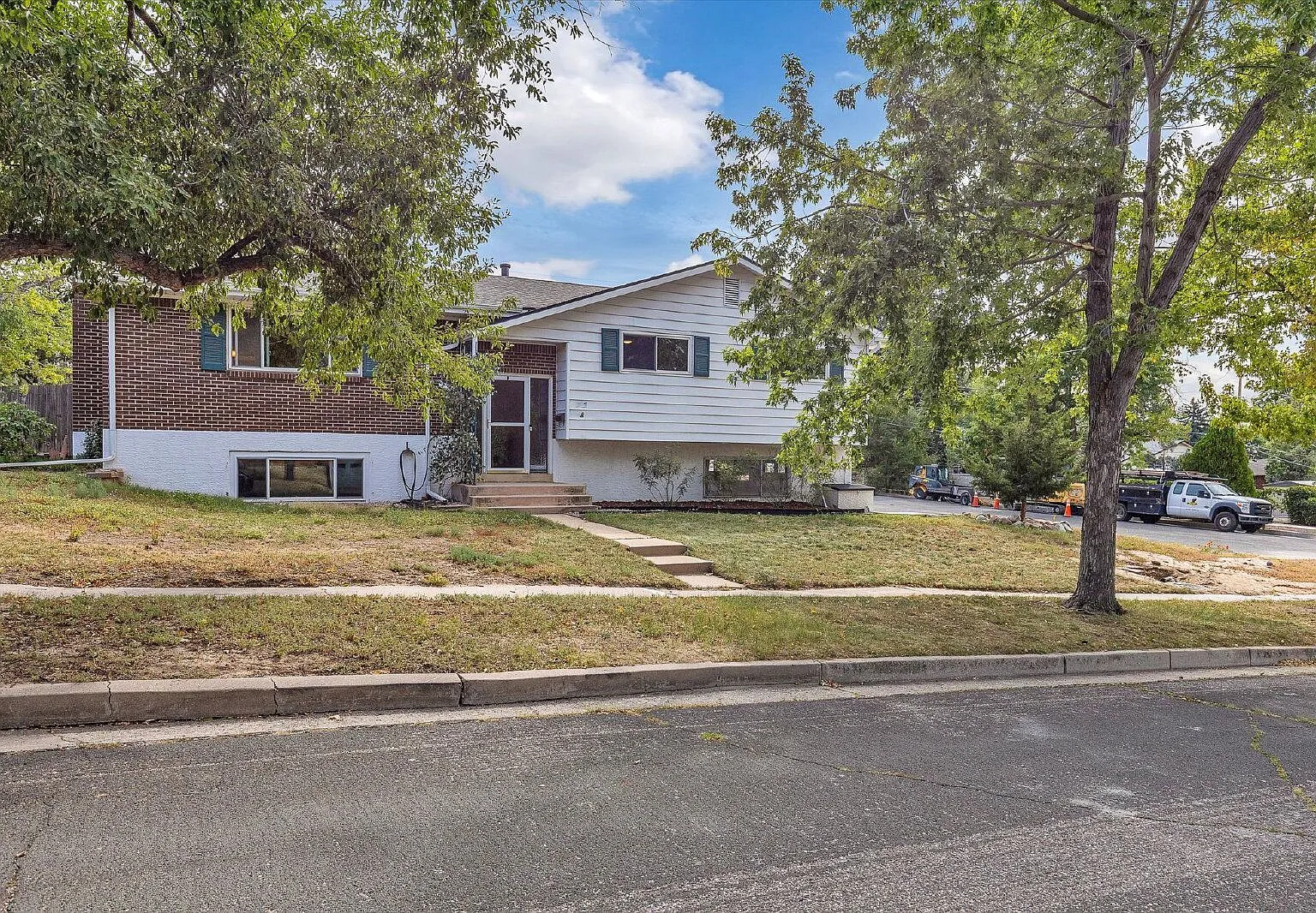 4 bed, 3.0 bath, 2225 sqft, $2,200 — Photo 2