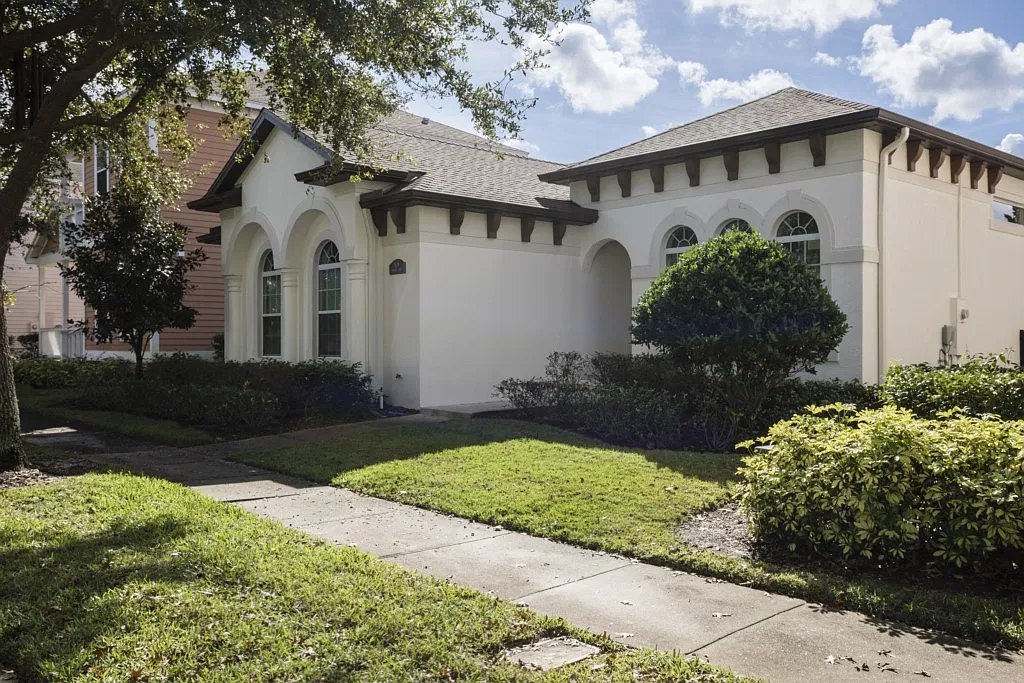 3 bed, 2324 sqft, $4,500 — Photo 2