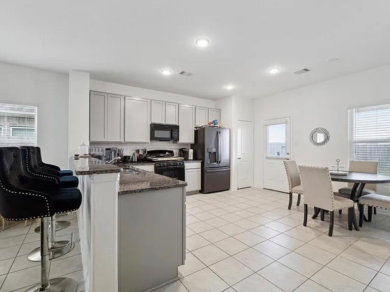 8711 Willet St — Photo 5