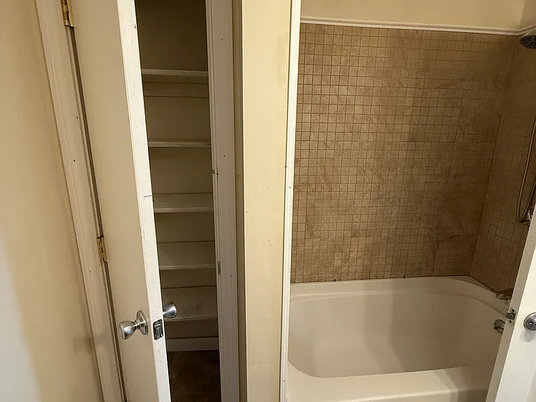 2 Flanders Ct #1 — Photo 16