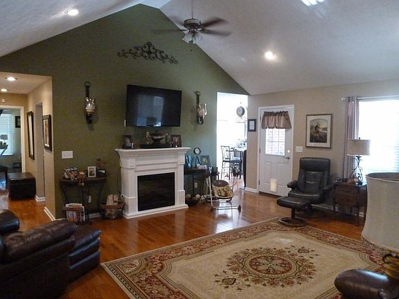 4th image of 2042 Scenic Pointe Pl