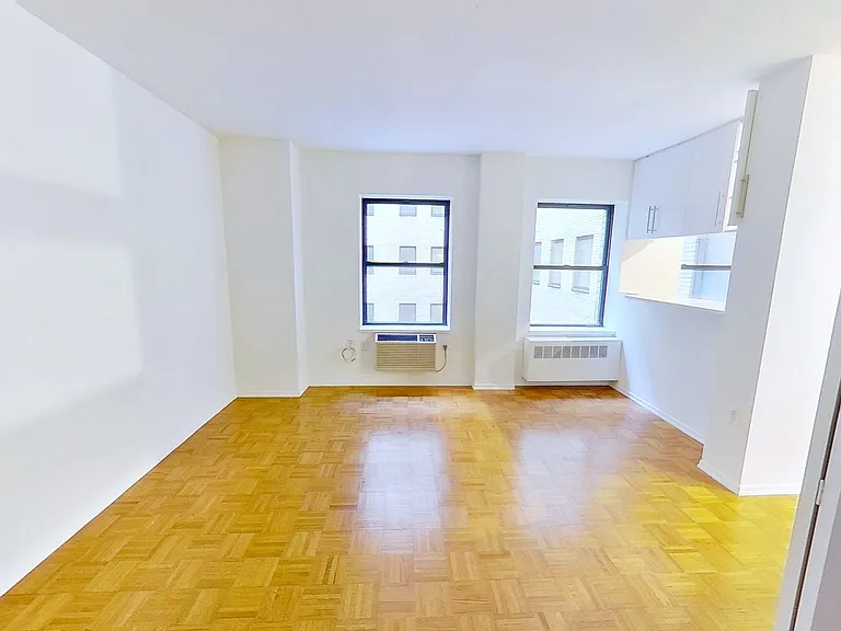360 W 34th St #12X — Photo 3
