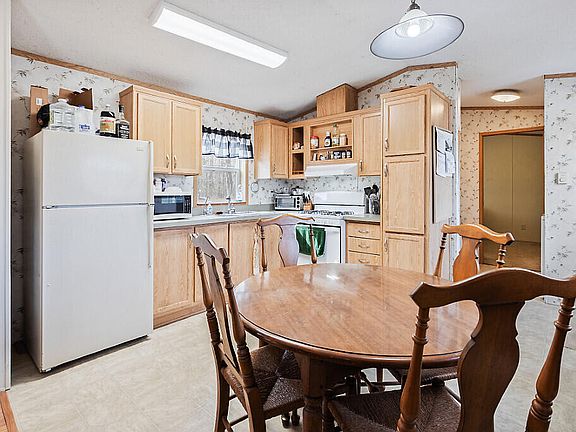 4th image of 615 N Nobleboro Road