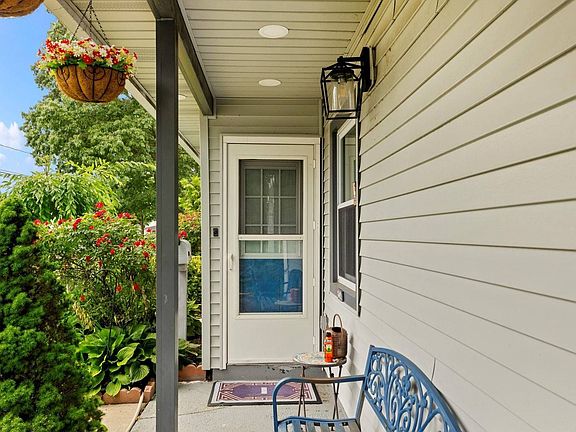 5th image of 718 Wren Ct