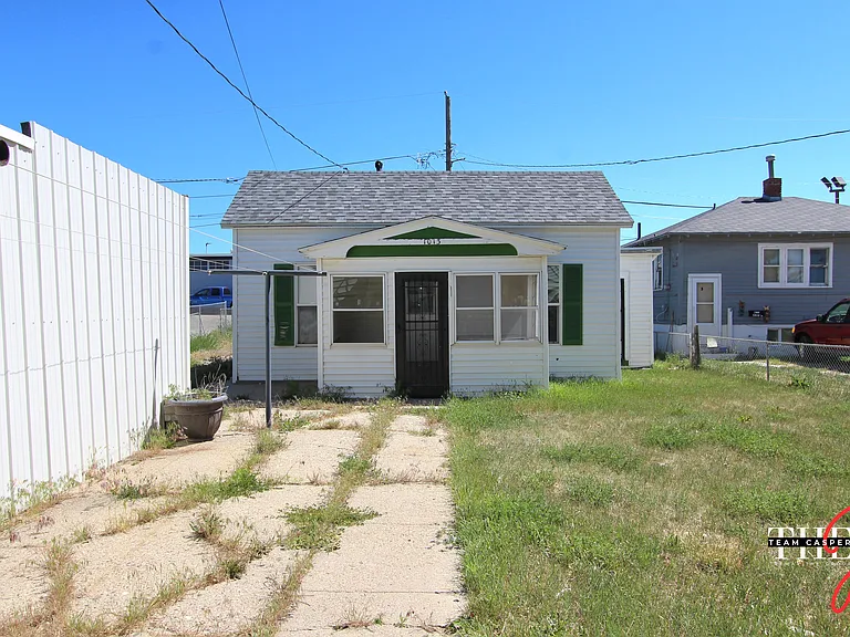 1013 E B St #1 — Photo 15