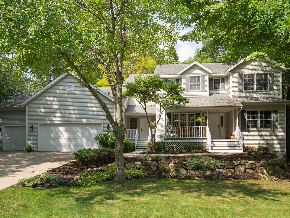 1st image of 1290 Holiday Ln
