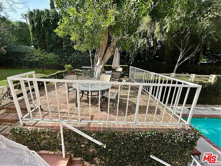 5139 Balboa Blvd #2 — Photo 33