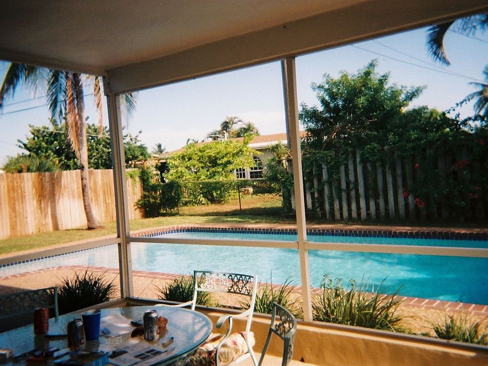 screened porch to pool