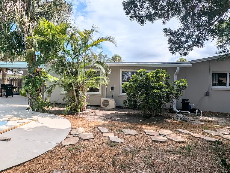 230 Robert Ct — Photo 26