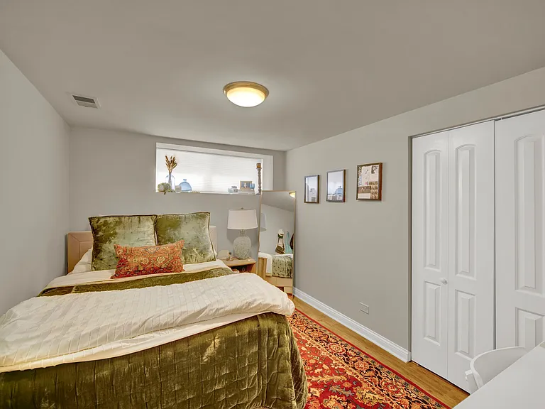 2548 N Burling St — Photo 20