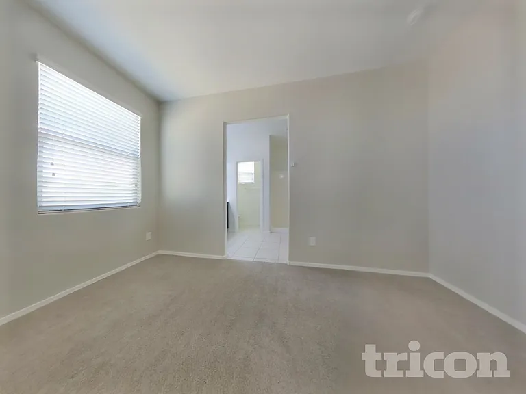 29300 W Clarendon Ave — Photo 5