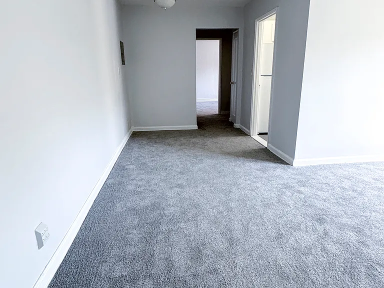 Lexington Garden Apartment — Photo 27