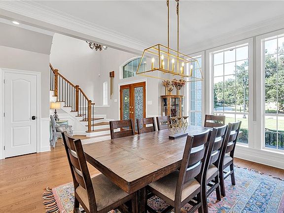4th image of 536 Evergreen Dr