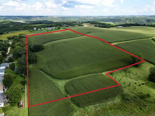 Stapleton Dr, Decorah, IA 52101