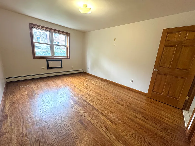 25-83 35th St #2R — Photo 8