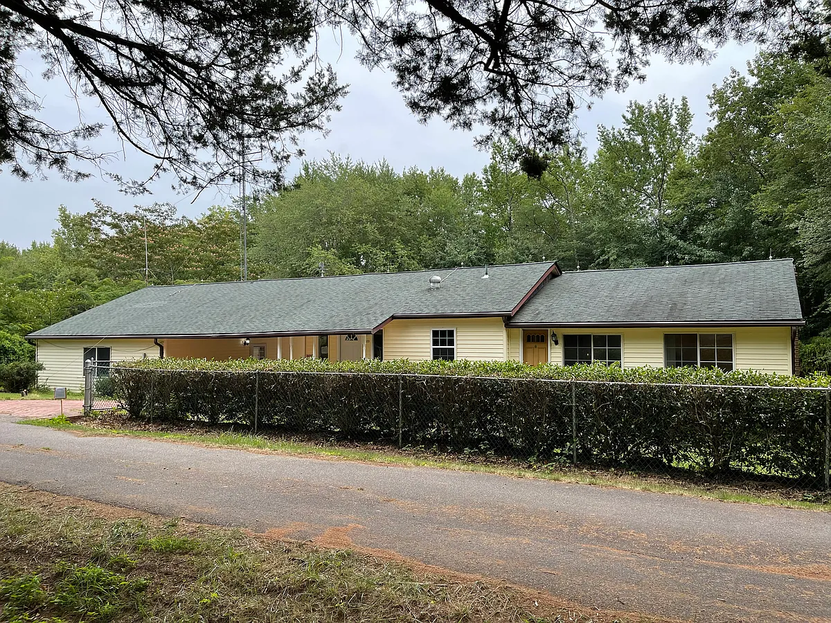 Building Photo - 36033 Roosevelt Blvd