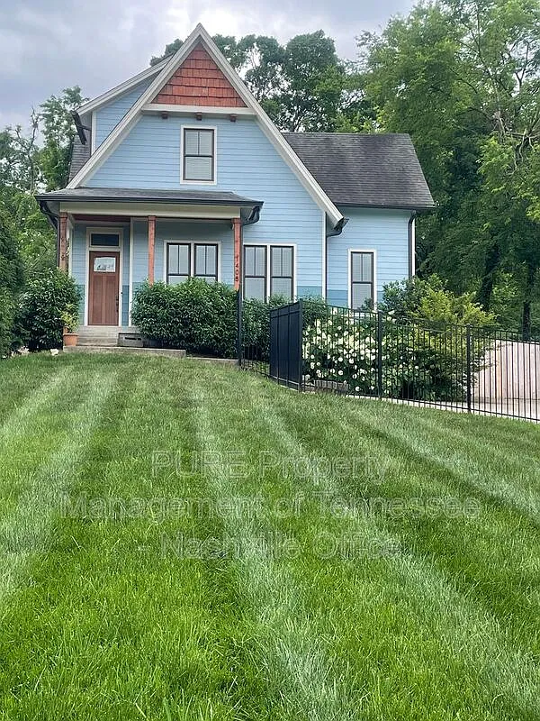 3 bed, 2.5 bath, 2450 sqft, $3,450 — Photo 2