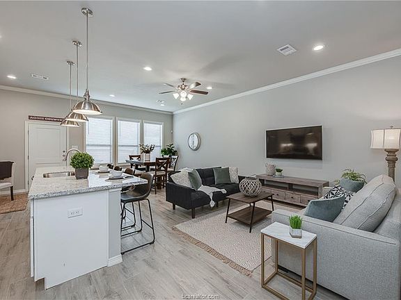 2nd image of 4007 Oaklawn St