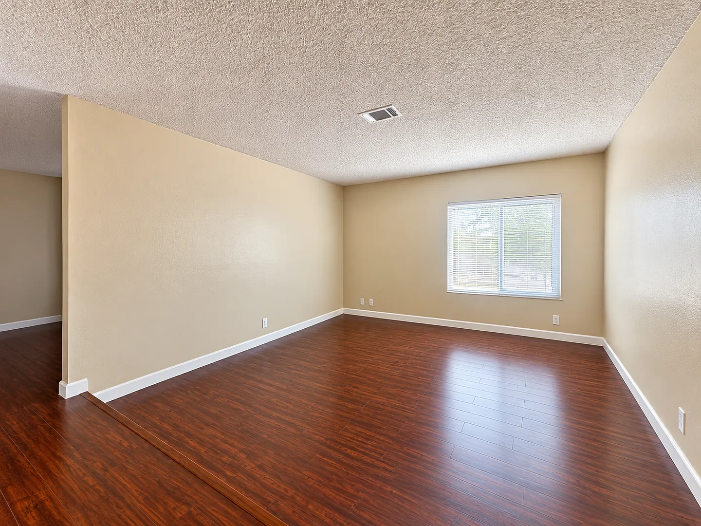 32456 Darlene Way, Union City, CA 94587 - 3 Bedroom 2 Bathroom home with Large Backyard? Move-In ... — Photo 3