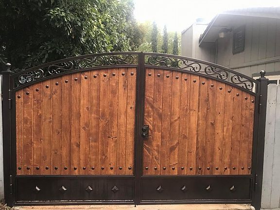 3rd image of 3666 Park Dr